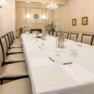 Hotel The Queensbury Glens Falls